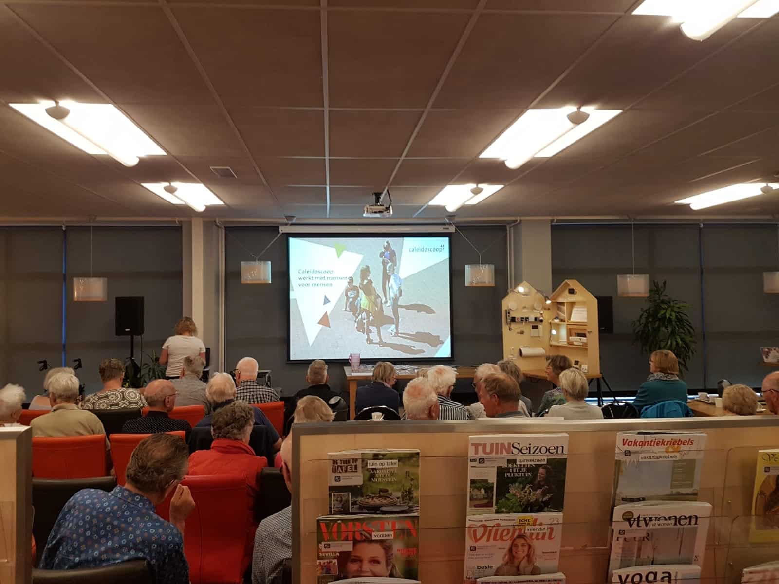 Goed bezocht Seniorencafé in de bibliotheek van Heerenveen