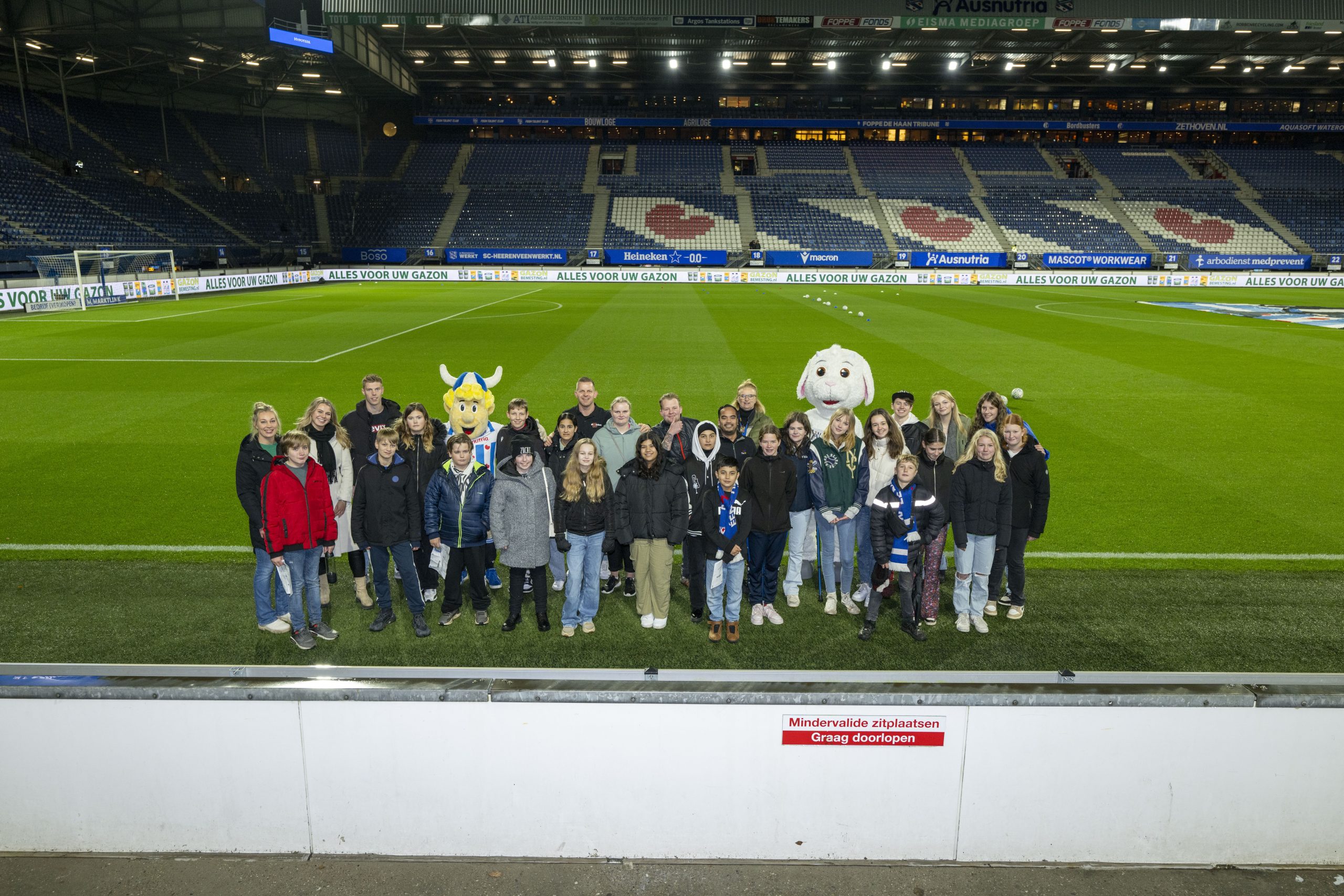 groepsfoto op veld scaled